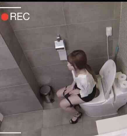 被窥视的女员工海报剧照