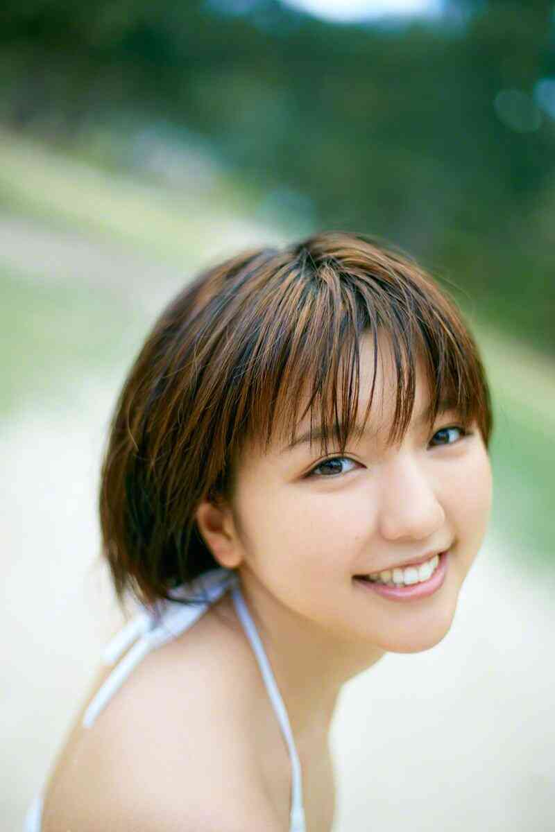 小女儿海外旅行海报剧照